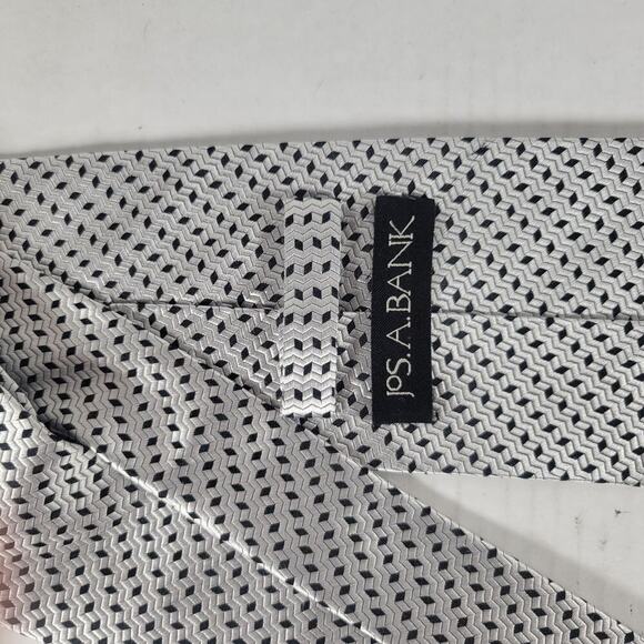 Jos. A. Bank 100% Silk Silver Metallic Special Occasion Work Business 58" Tie - Picture 3 of 5